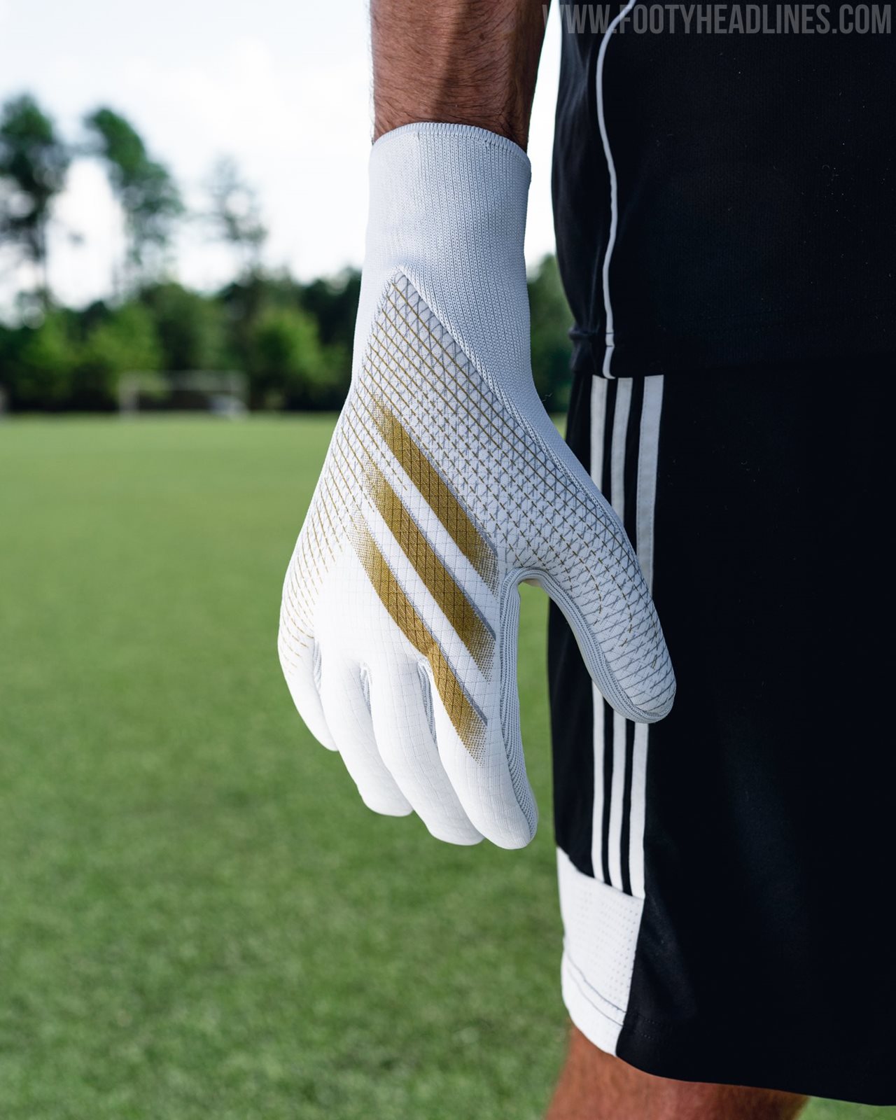 Strapless hot sale goalie gloves